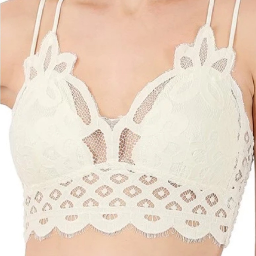 NWOT Zenana Elegant Crochet Lace Bralette with Pads. White(M)